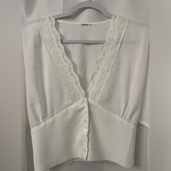 Elegant White Lace Trim Blouse - Picture 4 of 6